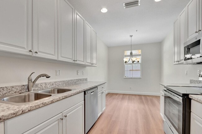 4313 Parkside Dr