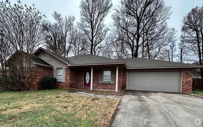 Building Photo - Come take a look at this 3-bedroom 2-bathr... Rental
