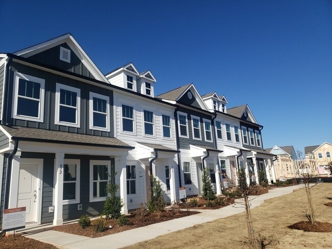 Building Photo - Beautiful Modern 2-Bedroom Townhome -AVAILABLE AUGUST 2026
