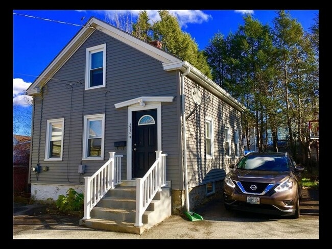 Building Photo - 252 Grove St Rental
