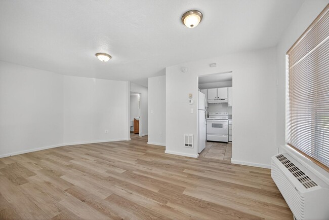 Building Photo - 505 NW D St Rental