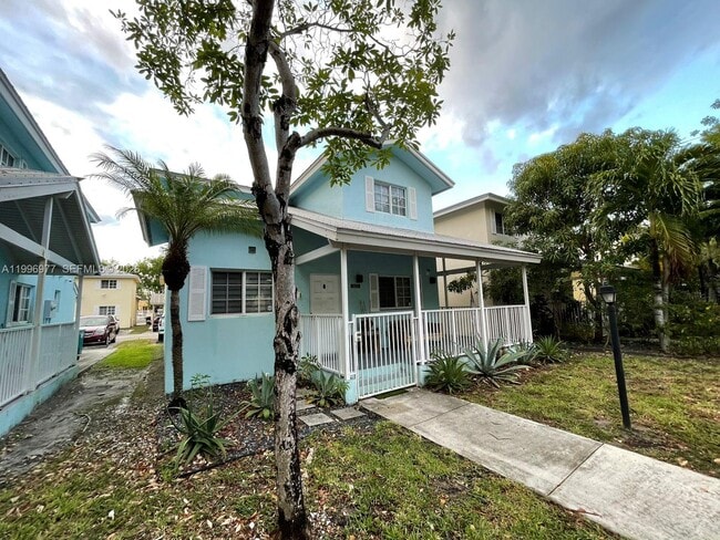 Photo - 325 NW 19th Ln