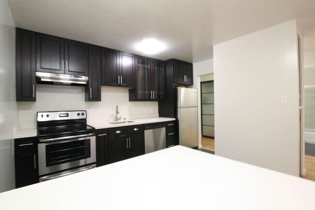 Building Photo - 1737 Jackson St Unit 102
