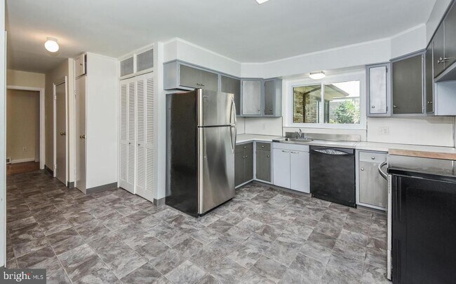 Photo - 8104 Heacock Ln