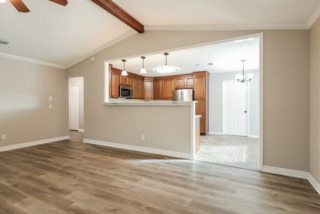 Photo - 811 Elmwood St