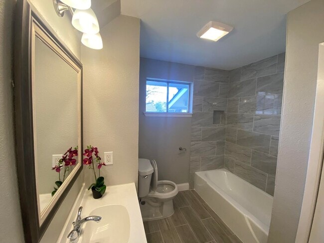 Photo - 2006 W Northgate Dr