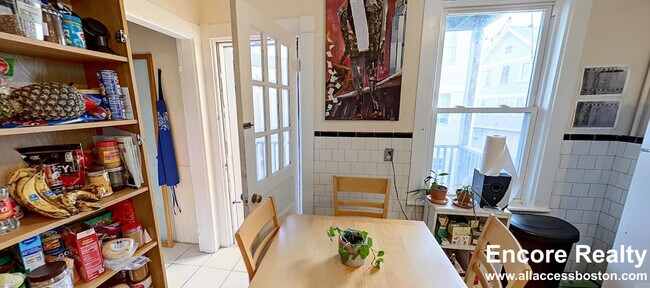 Photo - 378 Washington St Unit 3