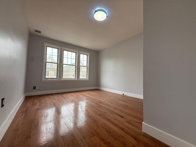 Photo - 162 W 32nd St Unit 2