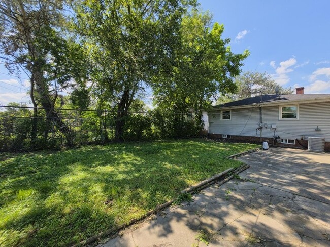 Photo - 4965 Vermont St