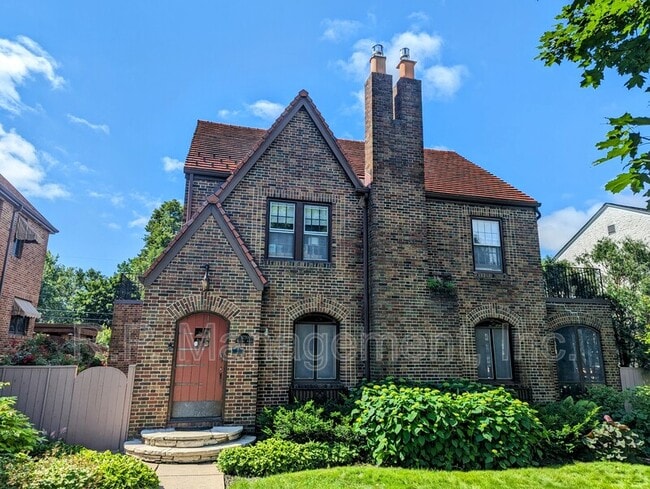 Photo - 1720 Hillcrest Ave House