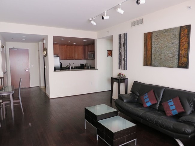 Living Room - 175 W St James St Unit 505