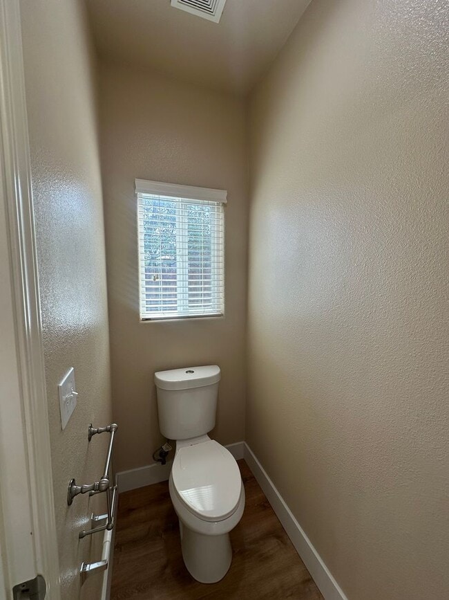 Photo - 1562 National Dr