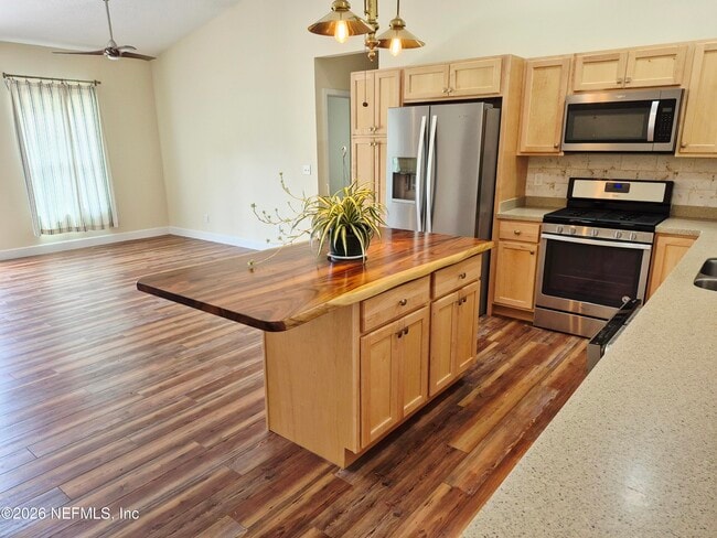 Photo - 711 N Park St