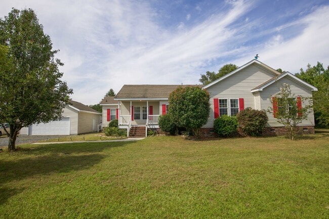Building Photo - "Charming 3-Bedroom Home with 2 Full Bathrooms in Vass, NC - Spacious and Comfortable Country Liv...