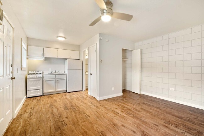 Photo - Recently Remodeled Studio Apartment In Hot... Unidad Apt E