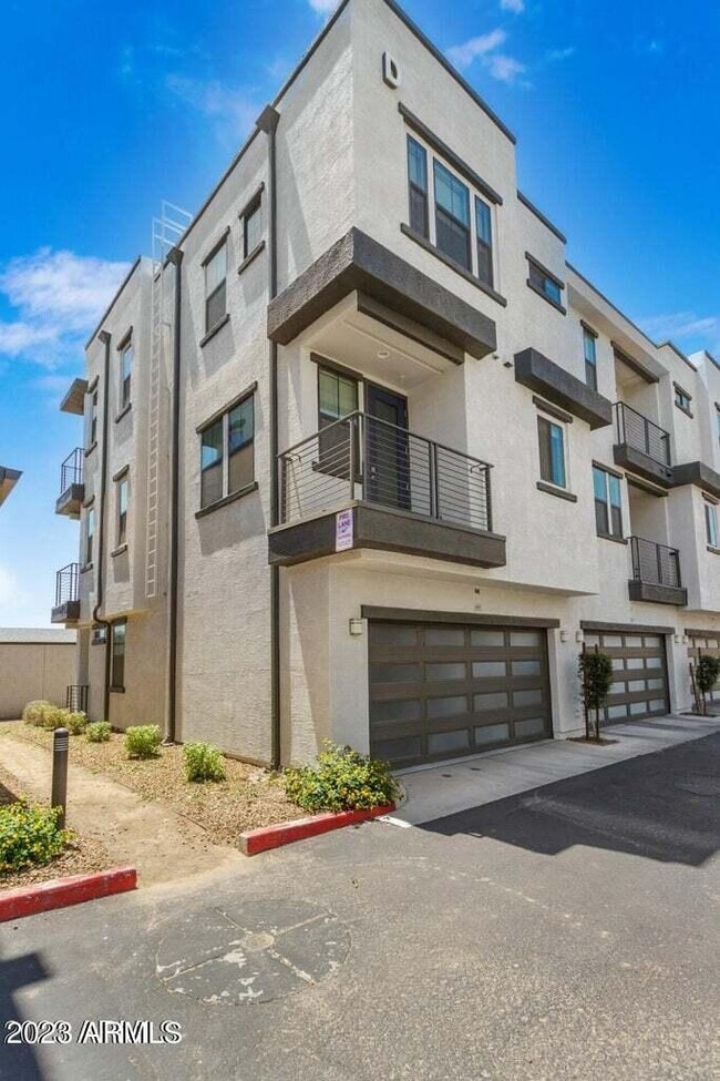 Building Photo - 2090 S Dorsey Ln Rental