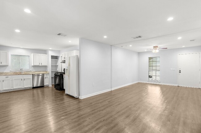 Photo - 121 Meadow Hill