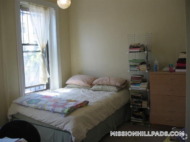 Building Photo - 1451 Tremont St Rental