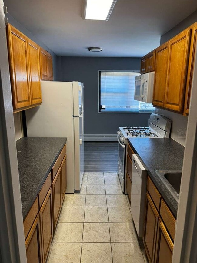 865 Lower Ferry Rd Unit 1BR