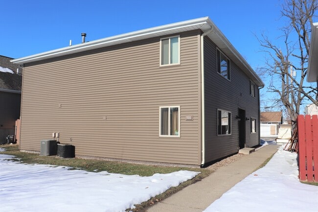 Photo - 906 C Ave NW