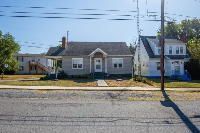 Building Photo - 2 Bed, 1 Bath Rancher in Martinsburg, WV Rental