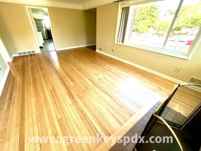 Photo - N Albina Duplex Unit 10230-7107 N Albina Ave