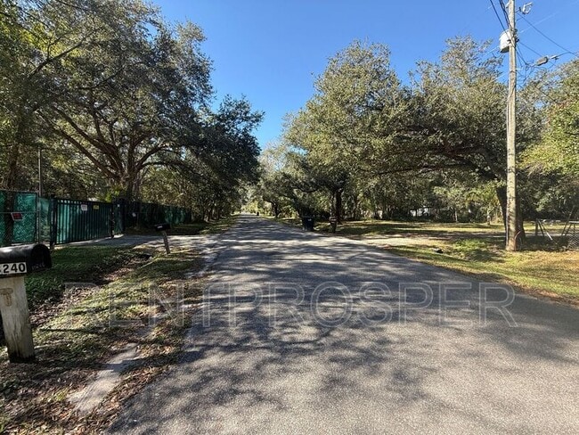 Photo - 18240 Lynbrook Rd