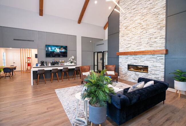 Building Photo - Huntcliff Rental