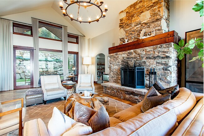 Photo - 5440 Cove Hollow Ln