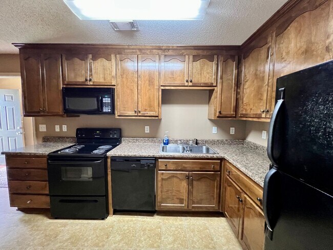 Photo - Home in Cottondale! Available to View Now!!!