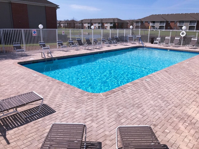 Piscina - Alison Pointe Apartamentos