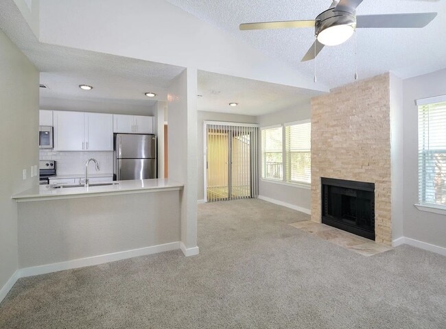 Building Photo - 412 E William Cannon Dr Unit 733