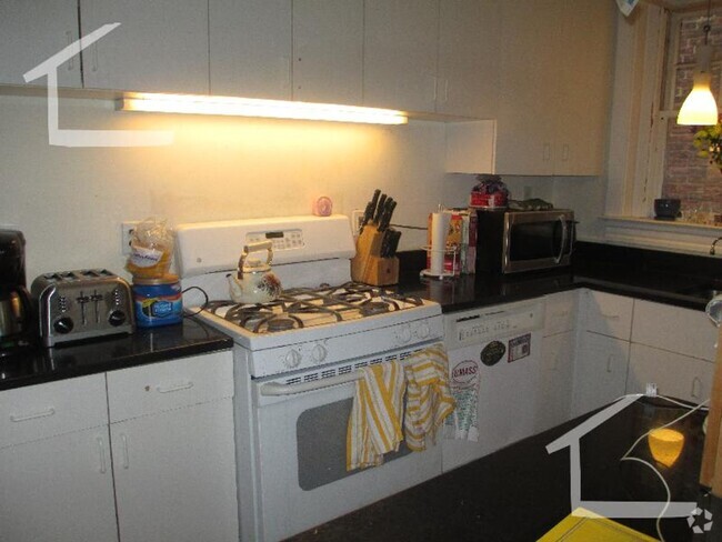 Building Photo - Washington Sq. in Brookline. Heat and Hot ... Rental