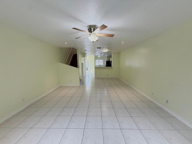 Photo - 1910 Lakeview Dr W