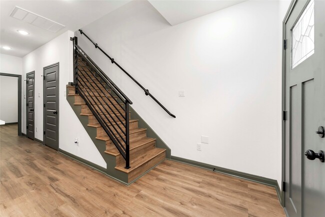 Photo - 7987 Chateau St