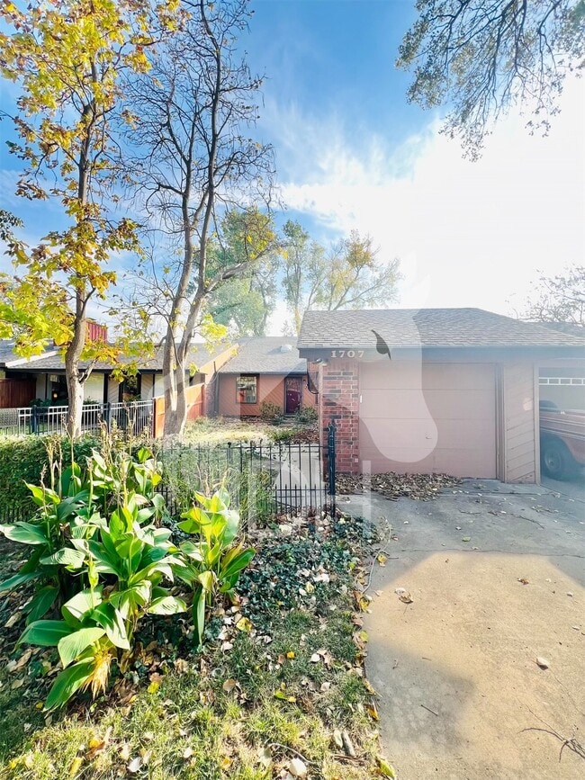 Building Photo - **Charming 2-Bedroom Condo in Enid, OK!**