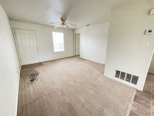 Photo - 5706 Redstone Dr Unidad Apt A