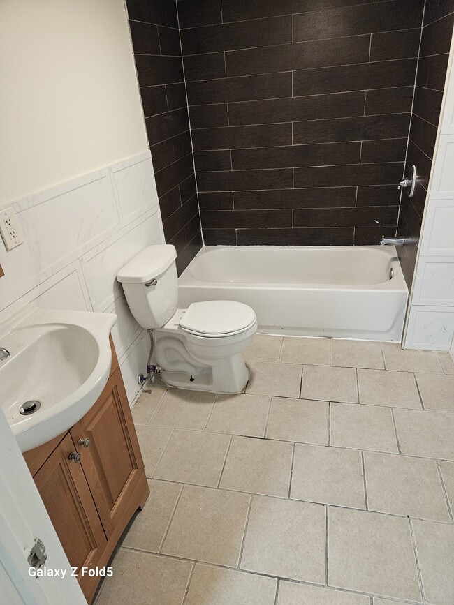 Photo - 424 Leslie St Unit 3