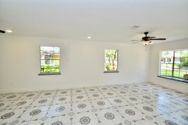 Photo - 10610 Fleming Dr