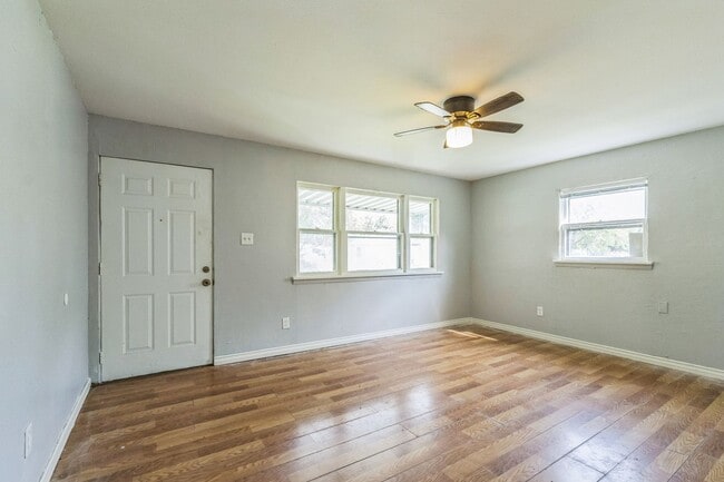 Photo - LIMITED TIME**NO APPLICATION FEE**1/2 OFF DEPOSIT**