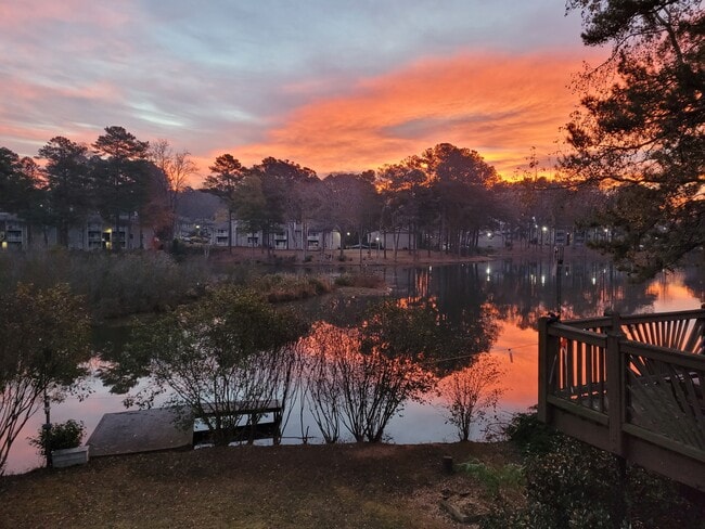 Marett Lake - 967 Smoketree Dr Unit Basement apt.