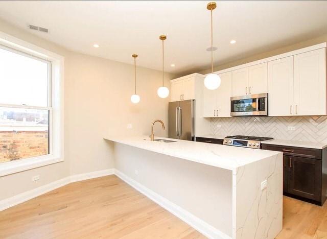 Photo - 1225 W Addison St Unit 3