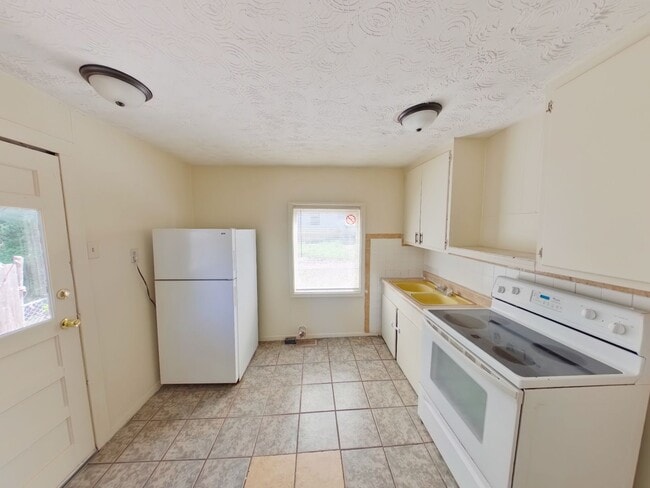 Photo - 3130 S Davidson St