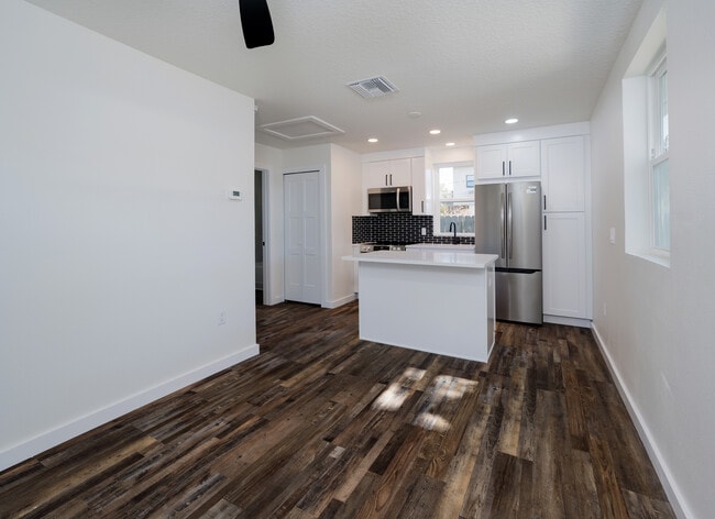 Photo - 4825 5th St N