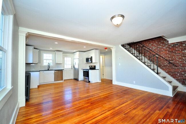 Photo - 14 Hazelmeadow Pl