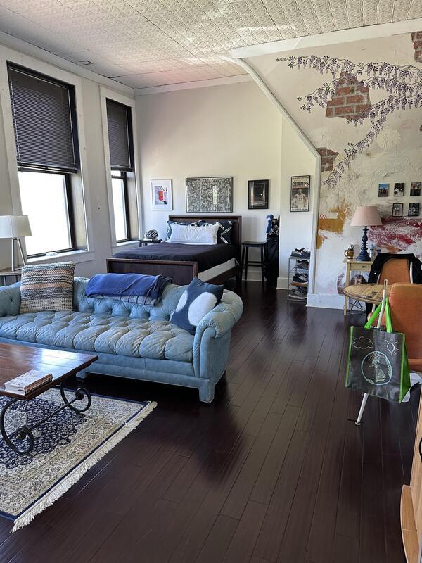 Photo - 733 Massachusetts St