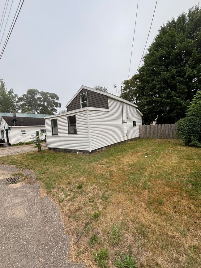 Building Photo - 11921 Roxbury Rental