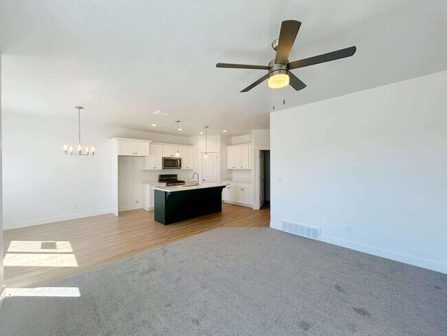 Photo - 1340 N Sage Dr Unit Room #2
