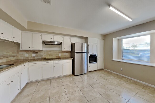 Photo - 3202 Vandyke Dr