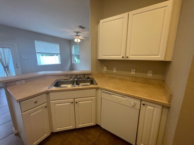 Photo - Newmarket Unit Newmarket Drive